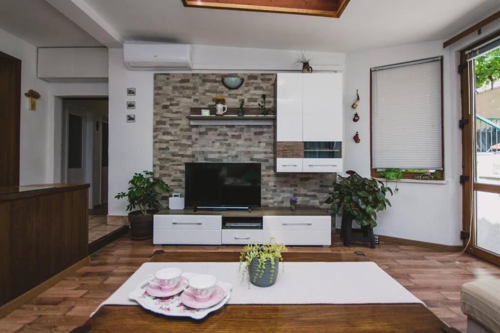 Marjan Hill 3-Br Apt,5 Guests Private Garden Near Beach Сплит Экстерьер фото