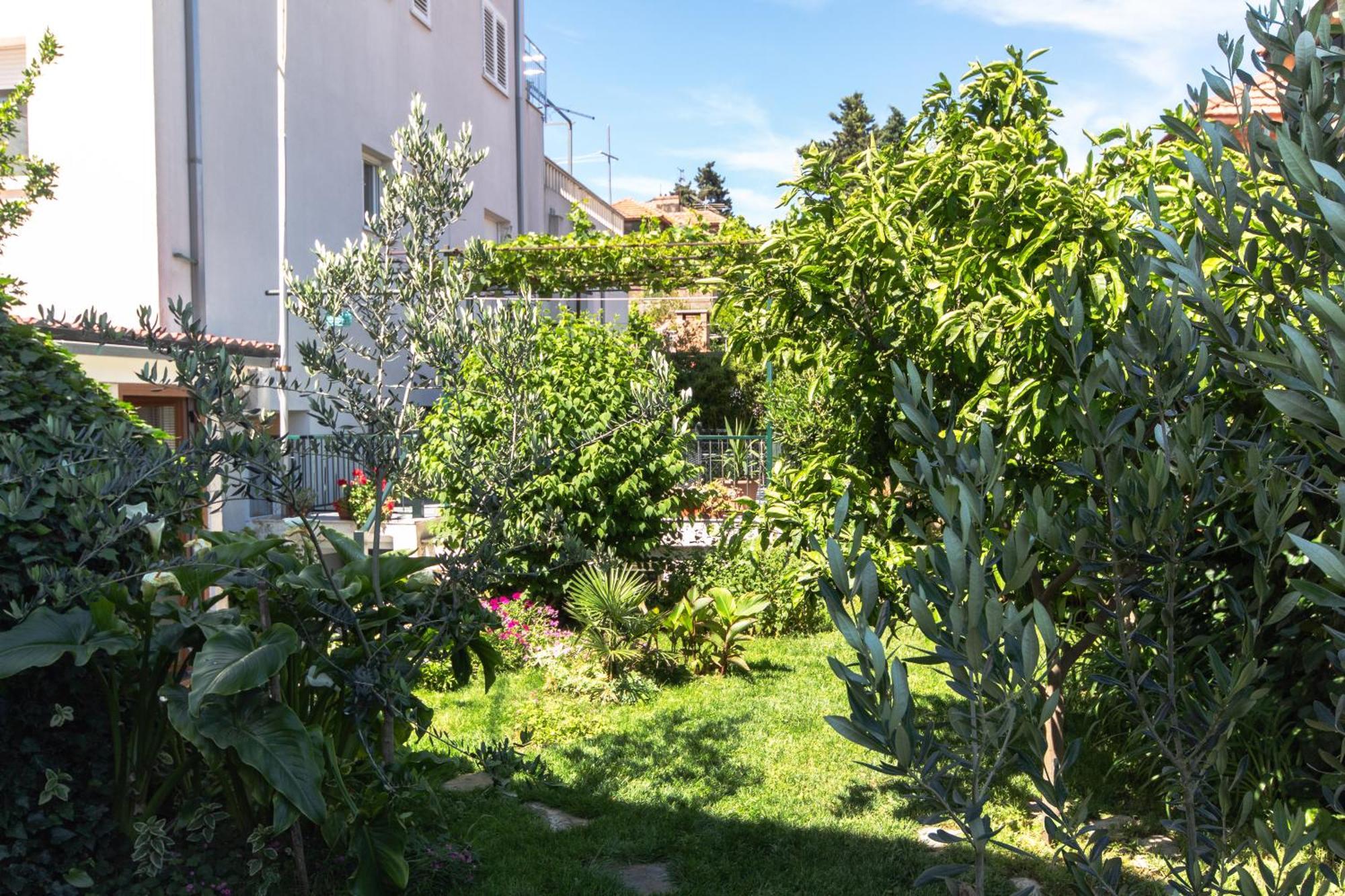 Marjan Hill 3-Br Apt,5 Guests Private Garden Near Beach Сплит Экстерьер фото